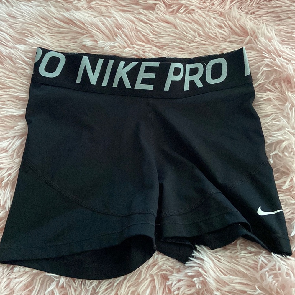 Women’s black nike pros